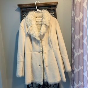 Jones NY Ivory coat with faux fur detail (M)
